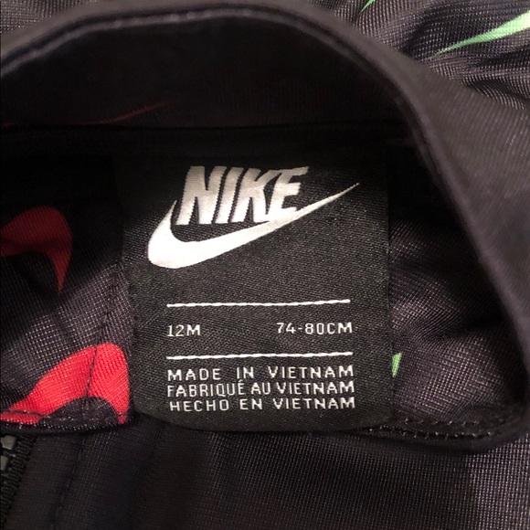 ✔️Nike Kids Black Tracksuit Style 
    Vibrant Swooshes NWT - Picture 3 of 7